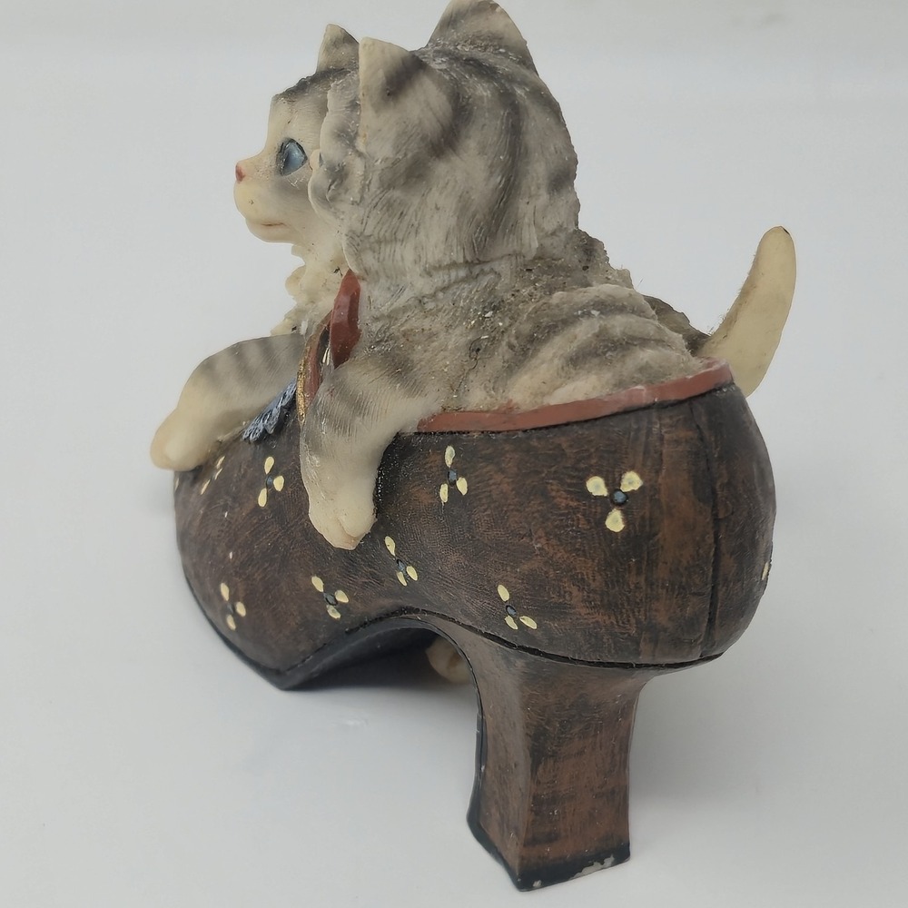 Vintage Kittens in Shoe Figurine Gray Tabby Cats High Heel Resin Decor 4"Hx5L" - Picture 8 of 13